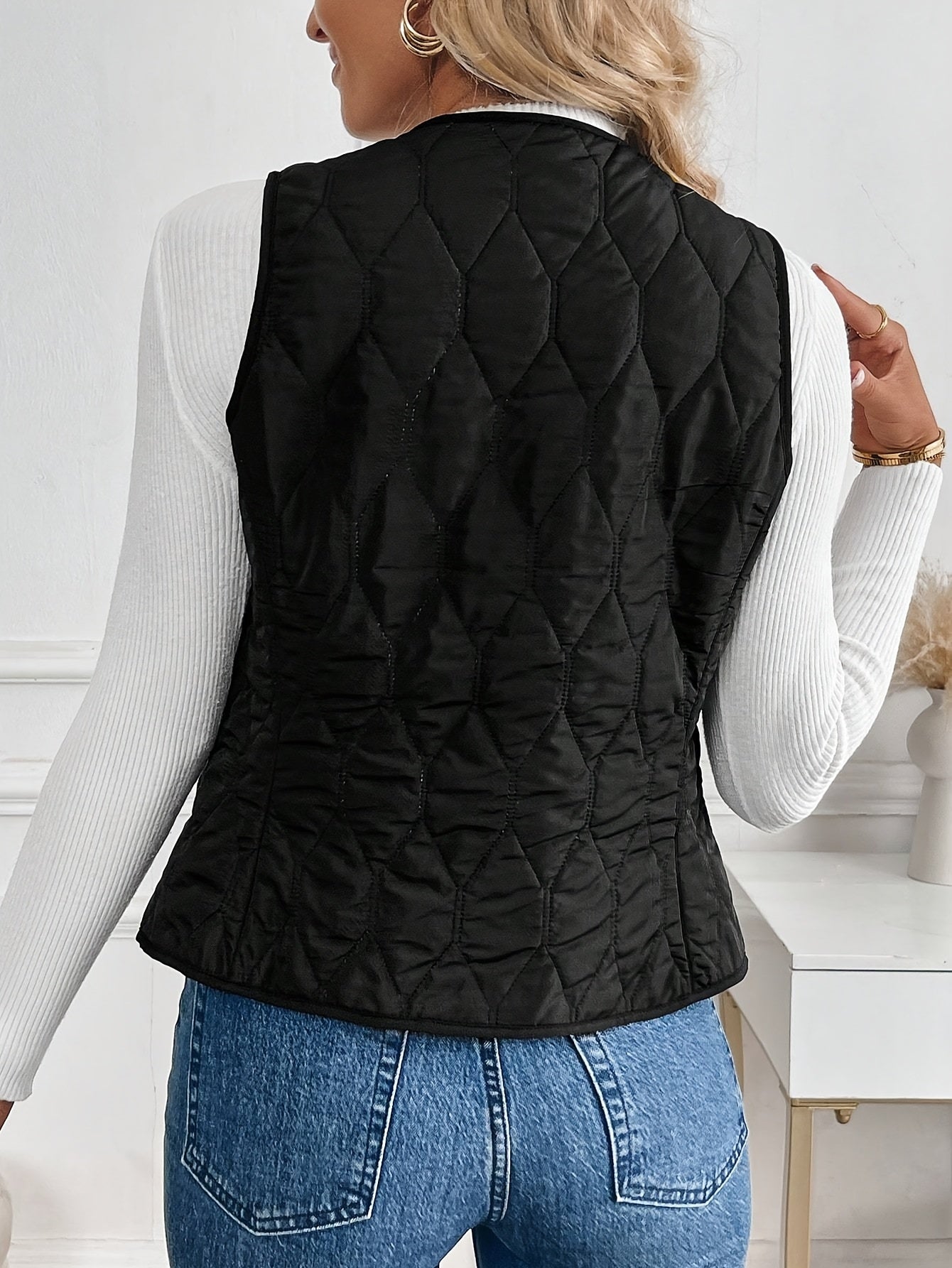 Elegant | Quilted Bomber Vest with Ultra-Soft Sherpa Lining & Lightweight Design 5