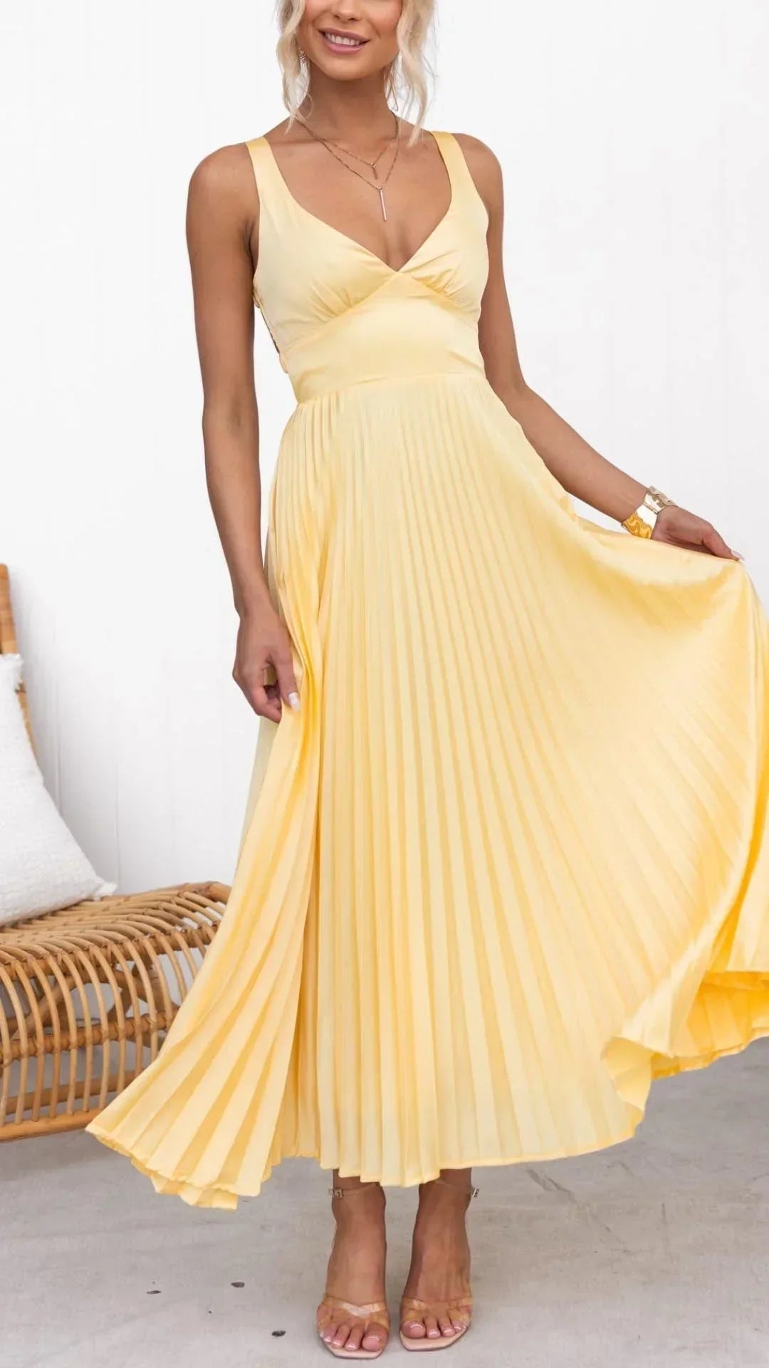 Emily | Elegant Pleated V-Neck Maxi Dress 0