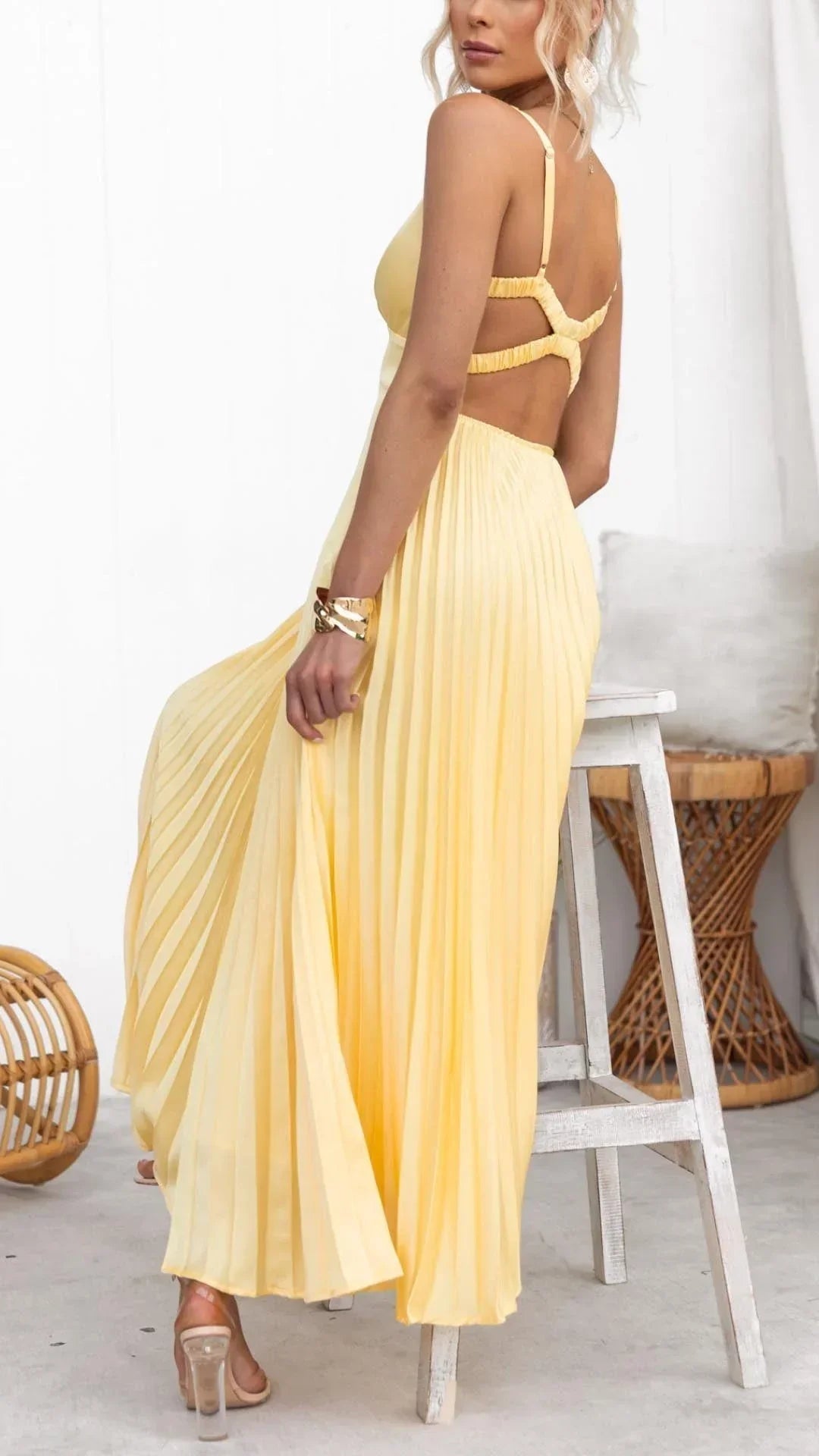 Emily | Elegant Pleated V-Neck Maxi Dress 3
